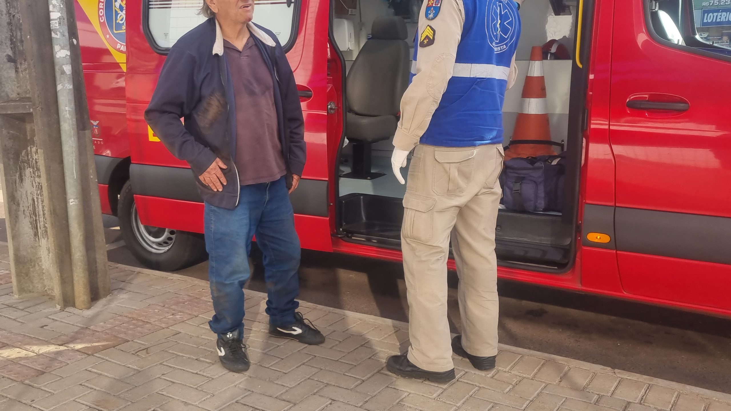 Vítima de atropelamento é socorrida na Avenida Carlos Gomes