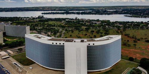 Imagem referente a Presidente Lula nomeia duas mulheres para compor STJ e TSE