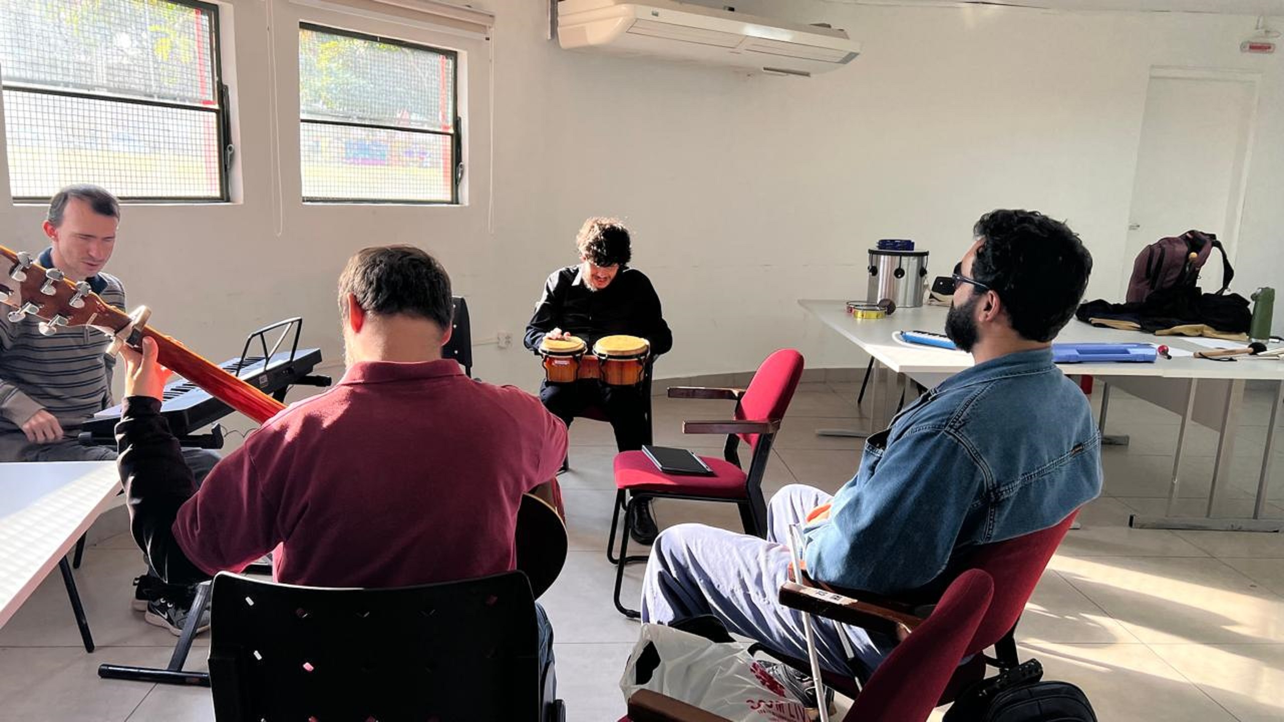 Acessibilidade musical: oficinas unem estímulos auditivos e táteis para incluir deficientes visuais na música