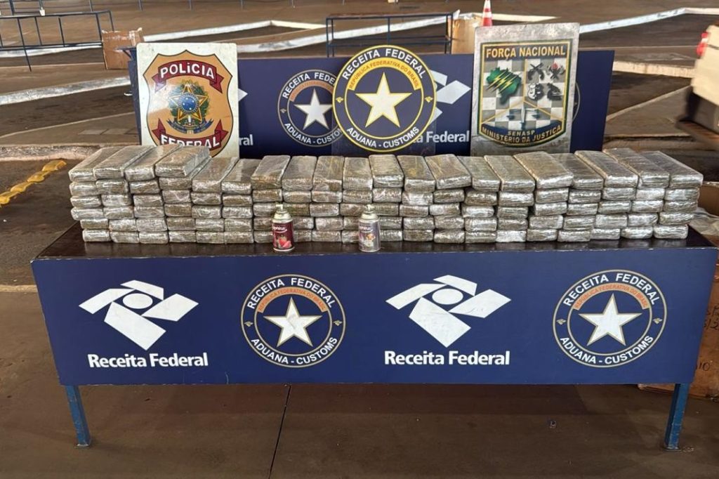 Fiscalização na Ponte da Amizade apreende 105 kg de maconha