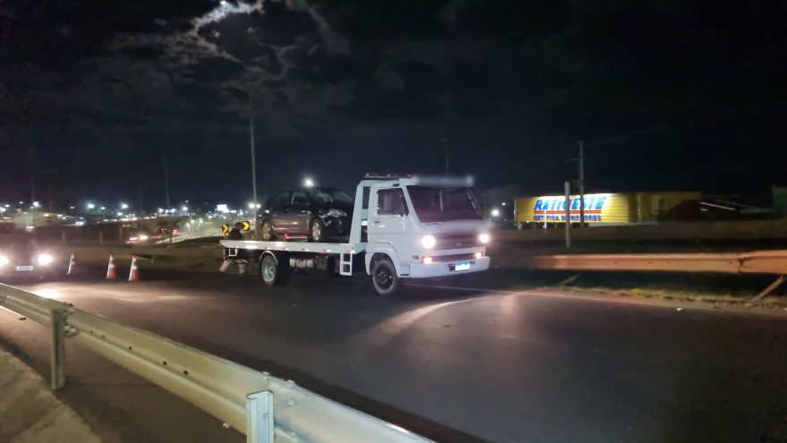 Veículo se envolve em colisão no Trevo Cataratas