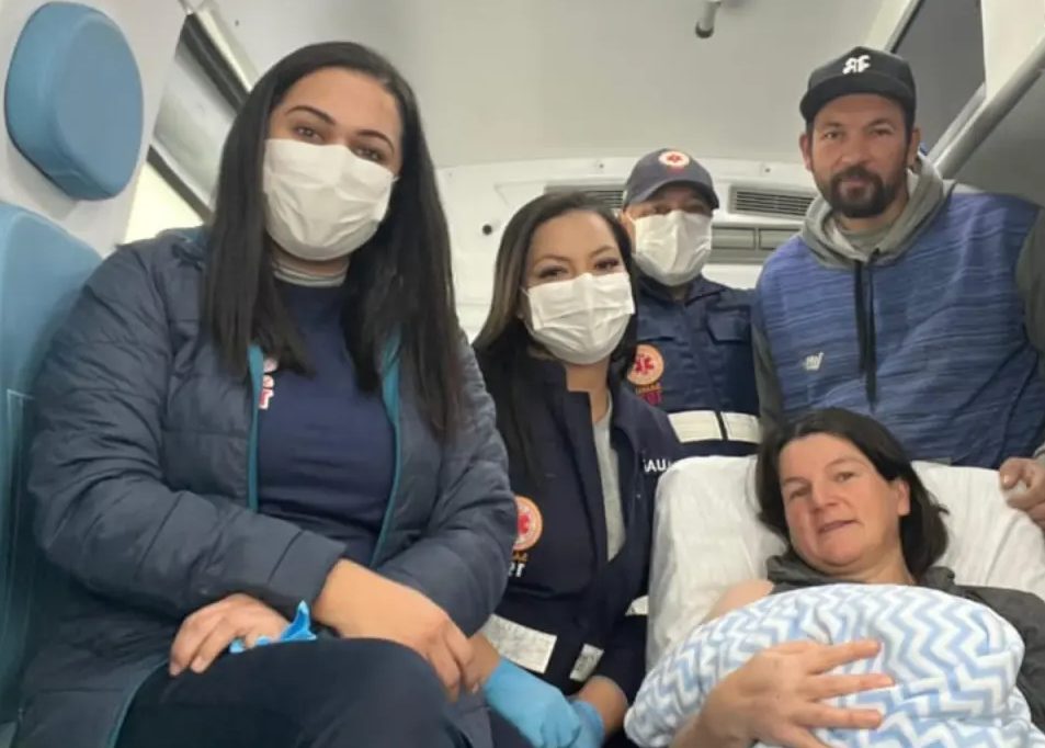 Pequeno Heitor vem ao mundo dentro de ambulância do Samu