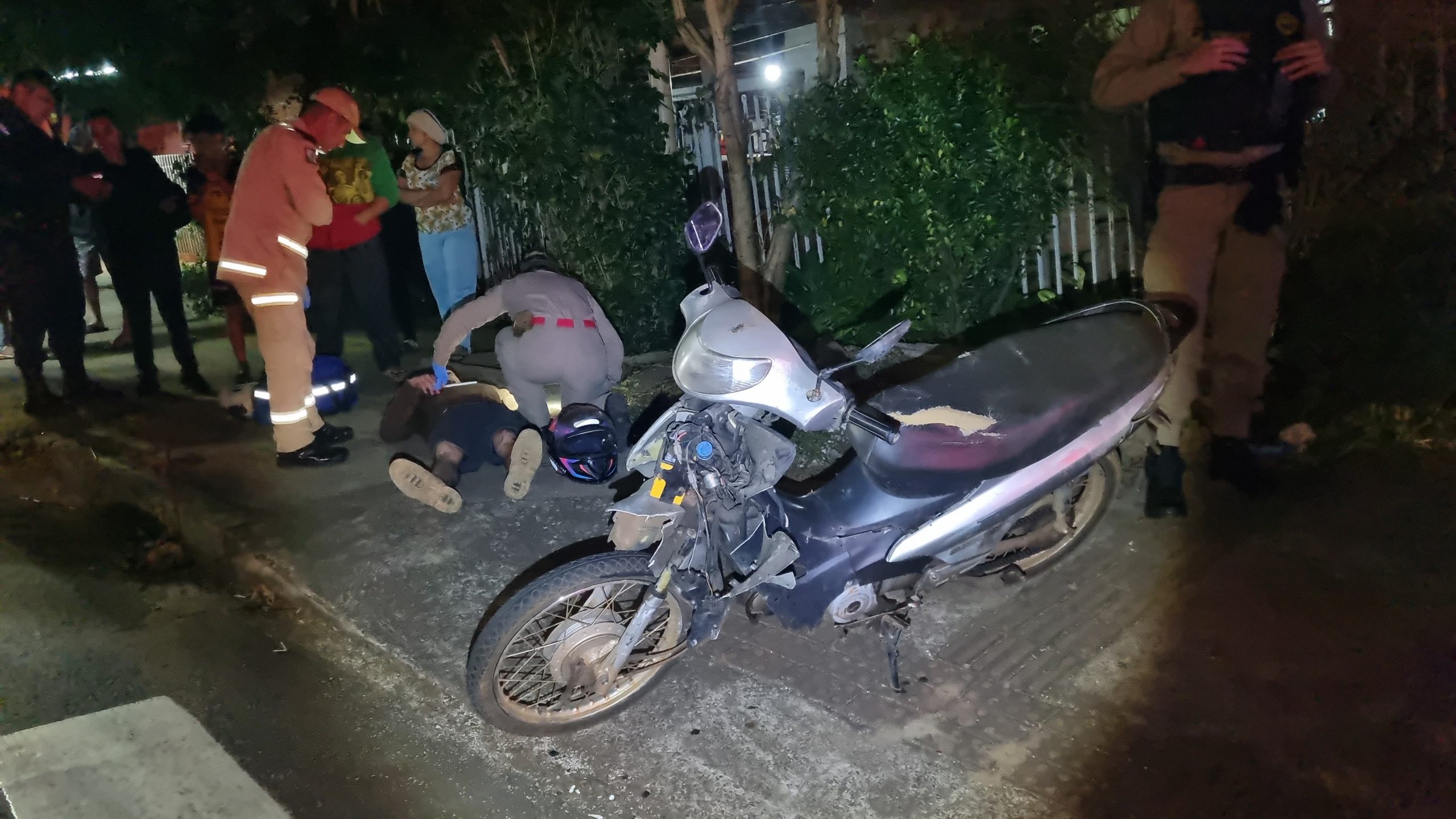 Motociclista fica ferido após acidente na Rua Ipanema Motociclista fica ferido após acidente na Rua Ipanema