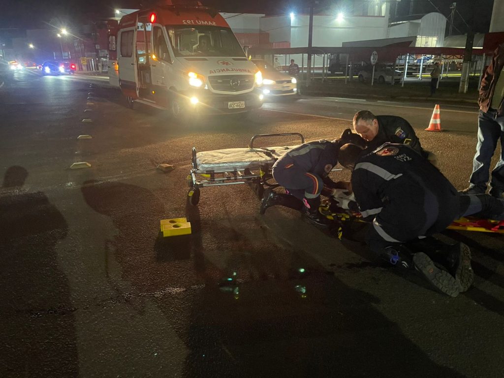 Óleo na pista provoca queda de motociclista em Francisco Beltrão