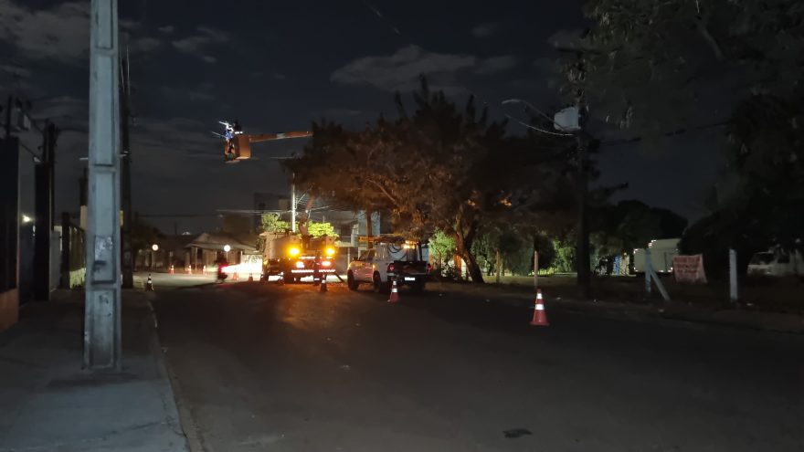 Moradores reclamam da falta de luz no Bairro Guarujá; Copel é mobilizada