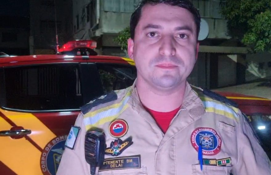 Cão cai em poço e Bombeiros fazem operação para resgatá-lo; Oficial explica