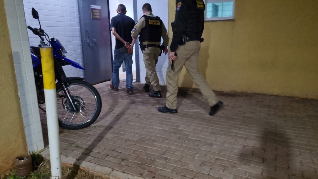 Homem de 48 anos é detido após agredir esposa e ameaçar familiares com simulacro no São Cristóvão