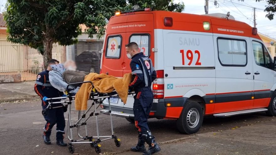 Homem de 67 anos é socorrido após cair da cama no bairro Neva, em Cascavel