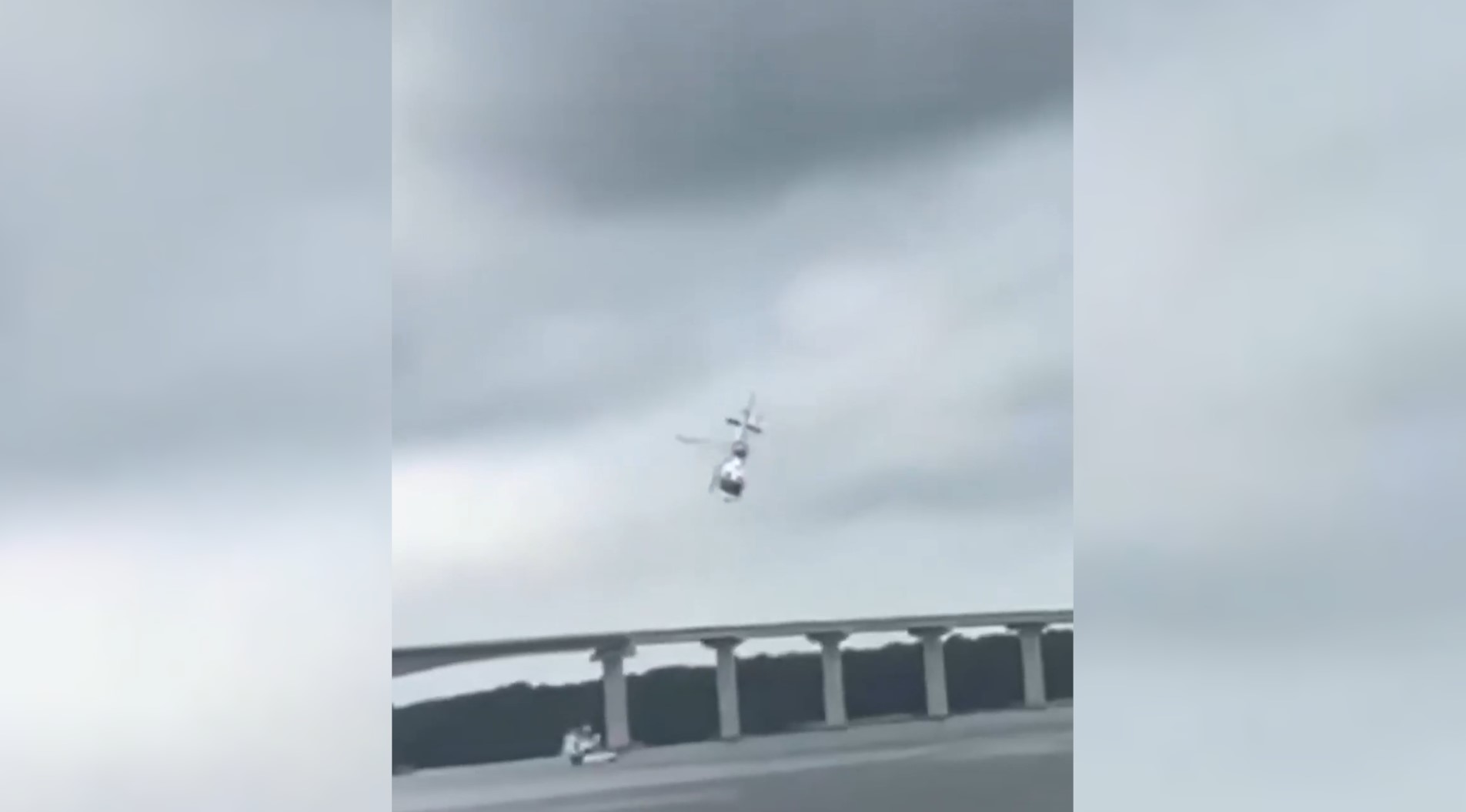 Helicóptero cai em rio na Malásia durante exercício nuclear Helicóptero cai em rio na Malásia durante exercício nuclear
