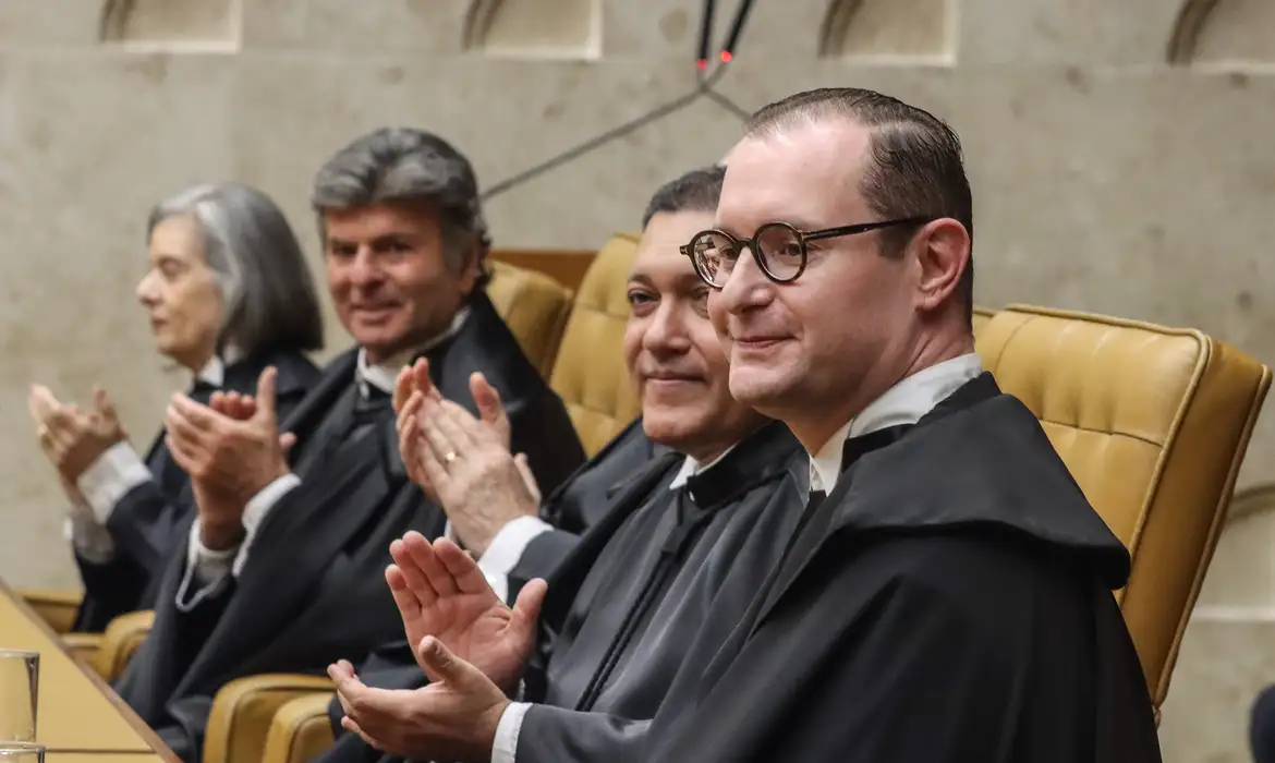 Veja como votaram os deputados paranaenses em projeto que cria 200 cargos para STF Veja como votaram os deputados paranaenses em projeto que cria 200 cargos para STF