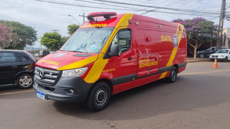 Motociclista é socorrido após acidente de trânsito na Rua Jacarezinho