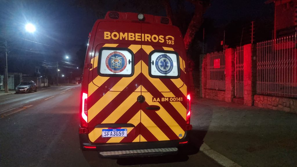 Dois ficam feridos após acidente entre caminhonete e moto no Bairro Coqueiral