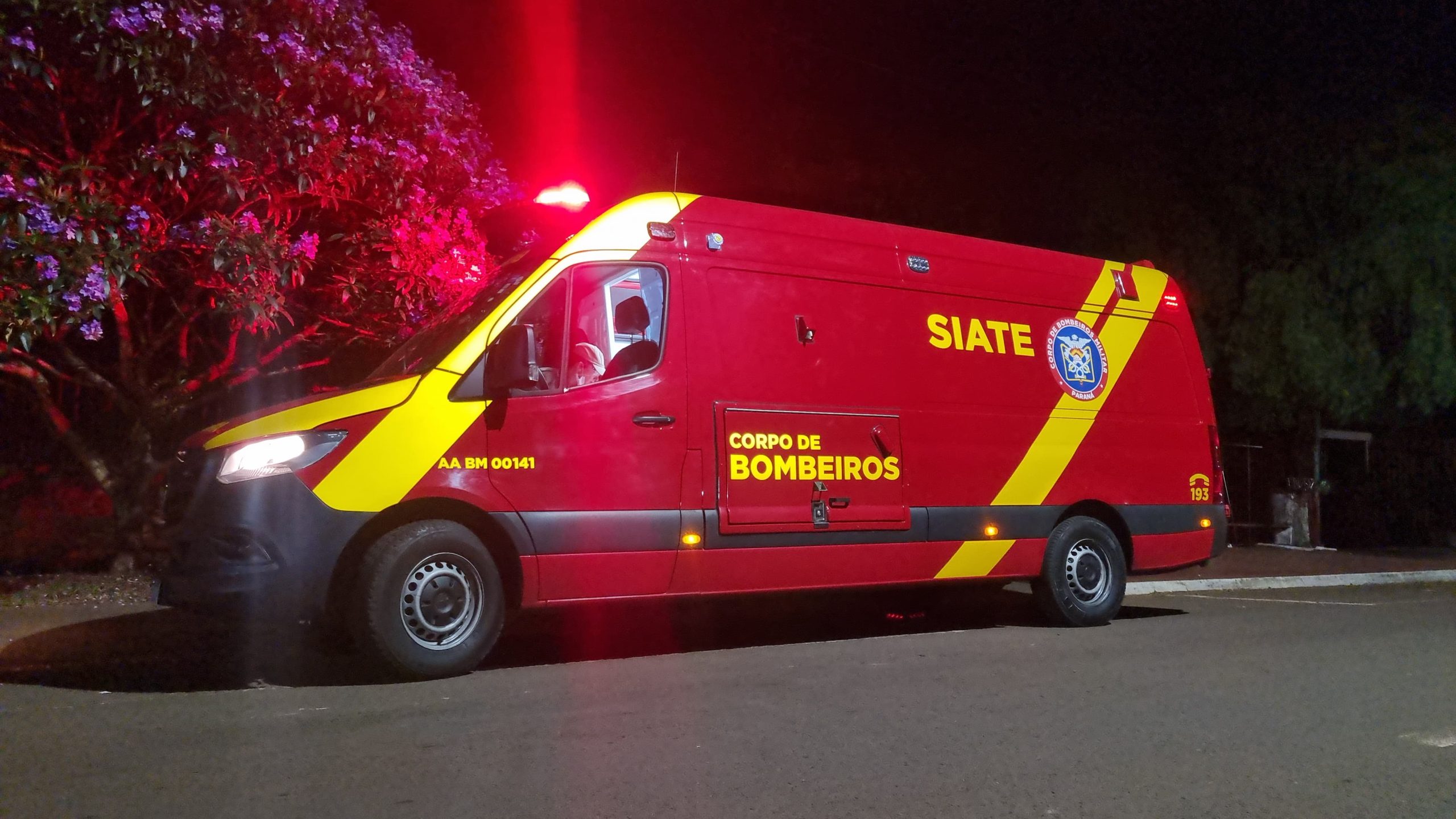 Colisão entre motos deixa um ferido no Bairro Coqueiral em Cascavel Colisão entre motos deixa um ferido no Bairro Coqueiral em Cascavel