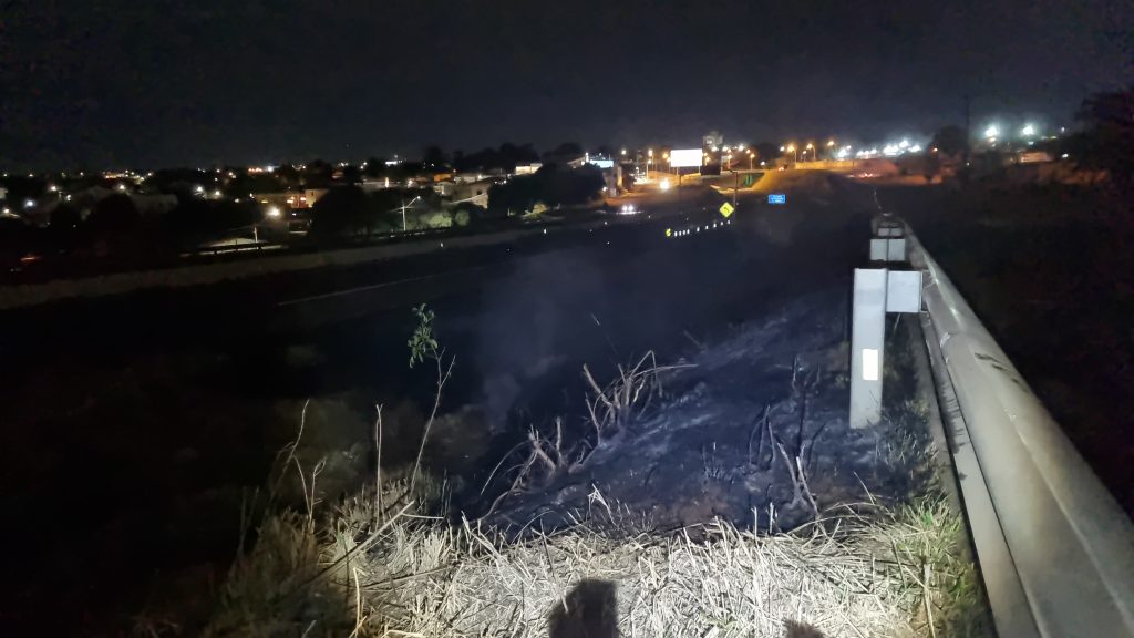 Bombeiros combatem incêndio no Bairro São Cristóvão em Cascavel