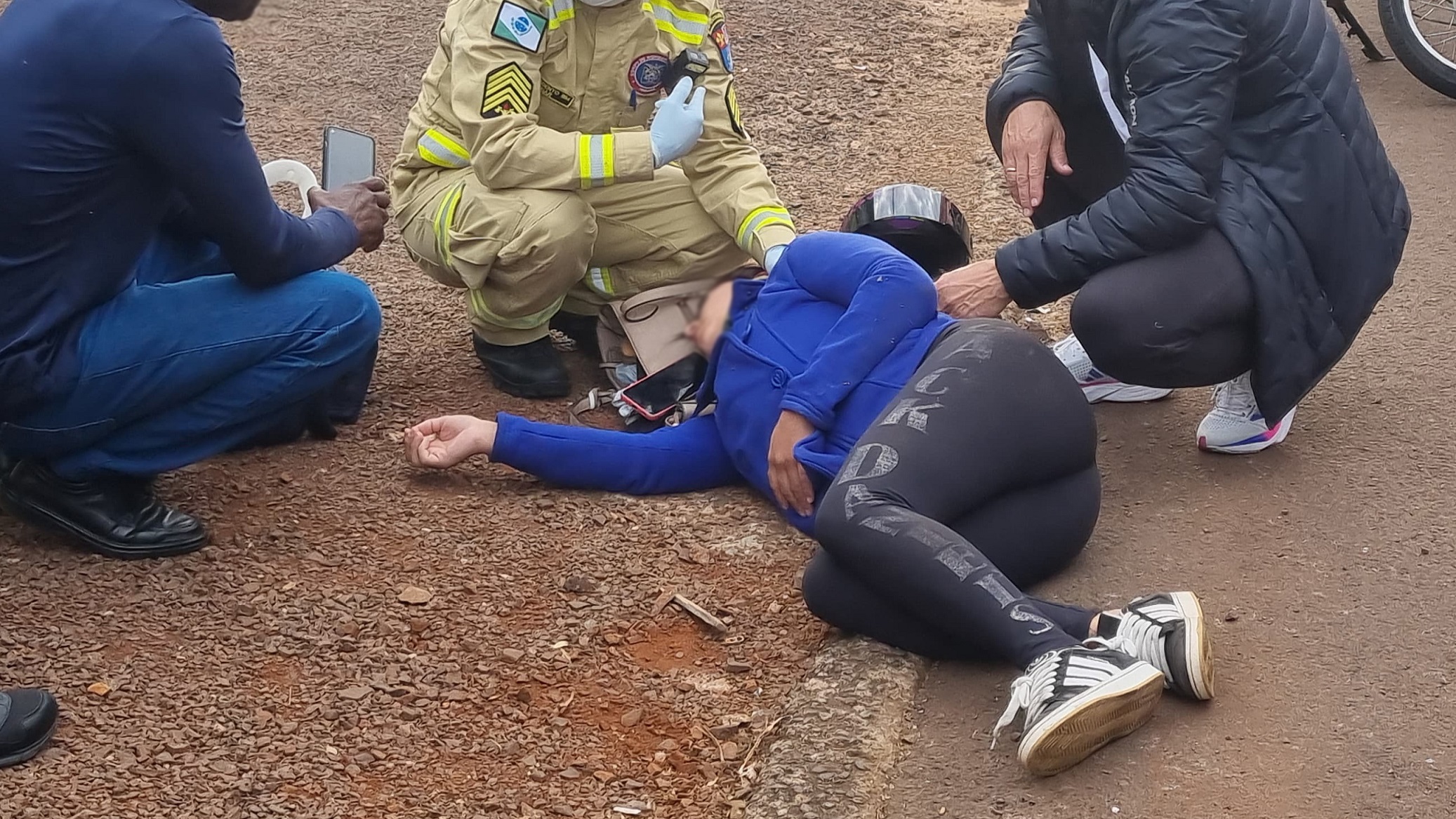 Motociclista é socorrida pelo Siate após acidente de trânsito no bairro São Cristóvão Motociclista é socorrida pelo Siate após acidente de trânsito no bairro São Cristóvão