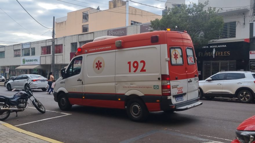 Idosa é socorrida com suspeita de AVC após queda em apartamento no Centro de Cascavel