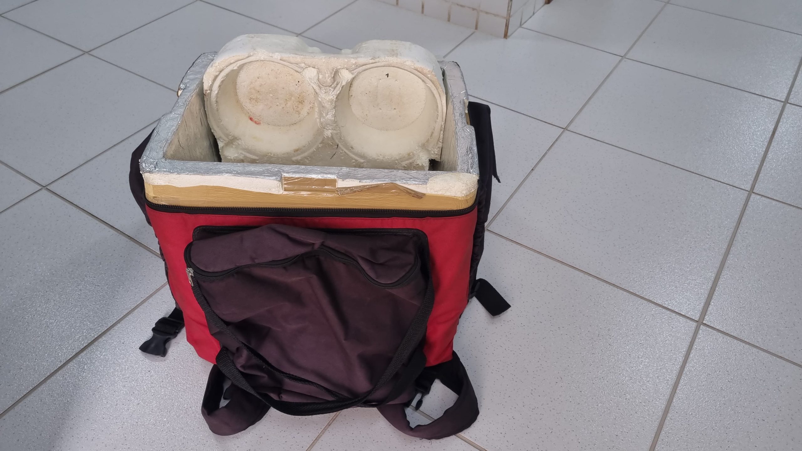 PM apreende Bag de motoboy abandonada em Cascavel; Conteúdo escondido surpreende, veja! PM apreende Bag de motoboy abandonada em Cascavel; Conteúdo escondido surpreende, veja!