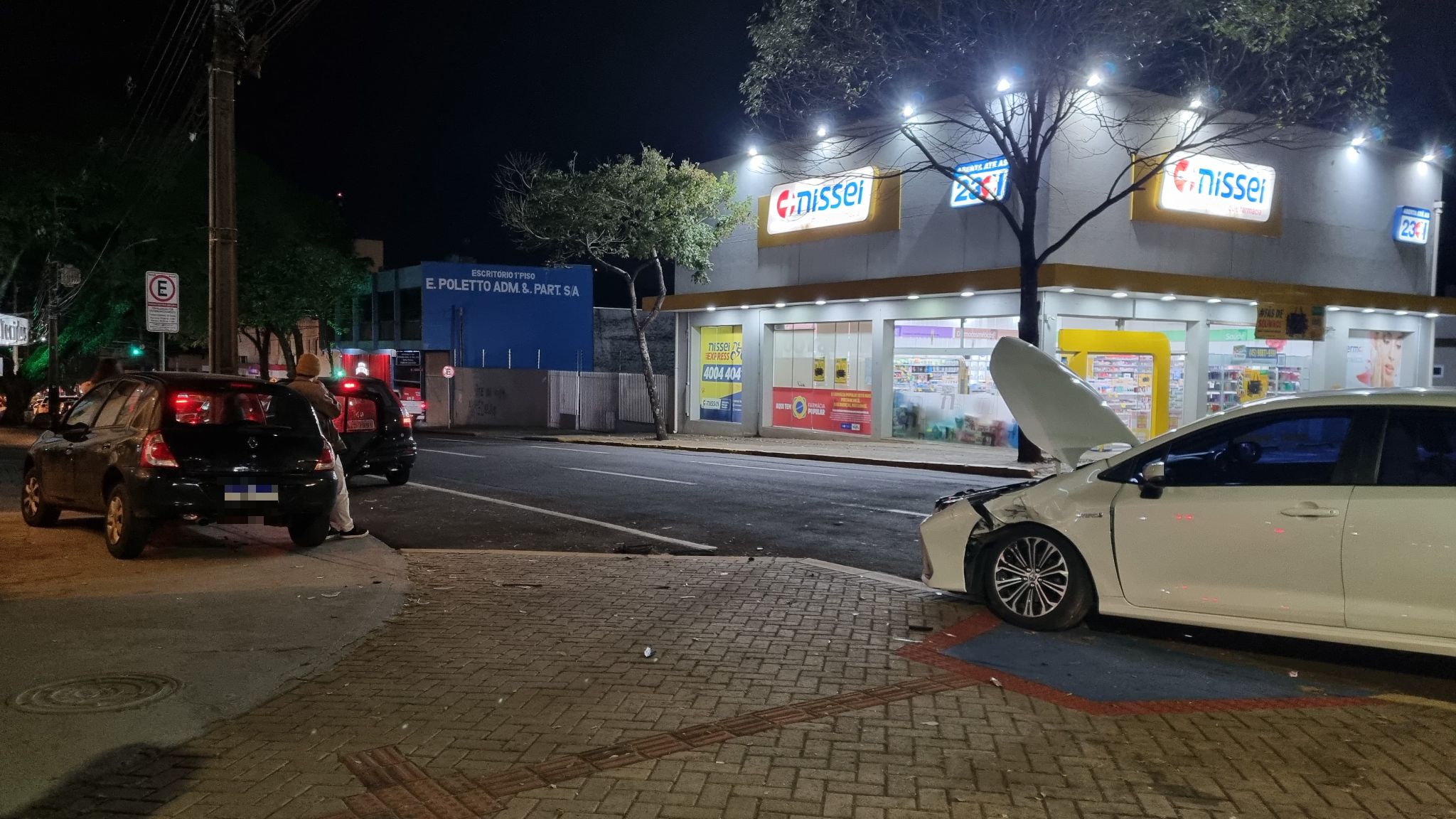 Clio e Corolla se envolvem em acidente de trânsito no Centro