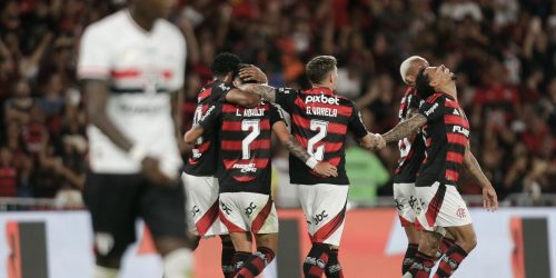 Imagem referente a Flamengo vence São Paulo por 2 a 0 no retorno do Brasileiro