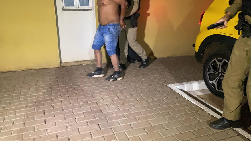 De moto e sem capacete e embriagado: Homem é preso pela PM no Cascavel Velho