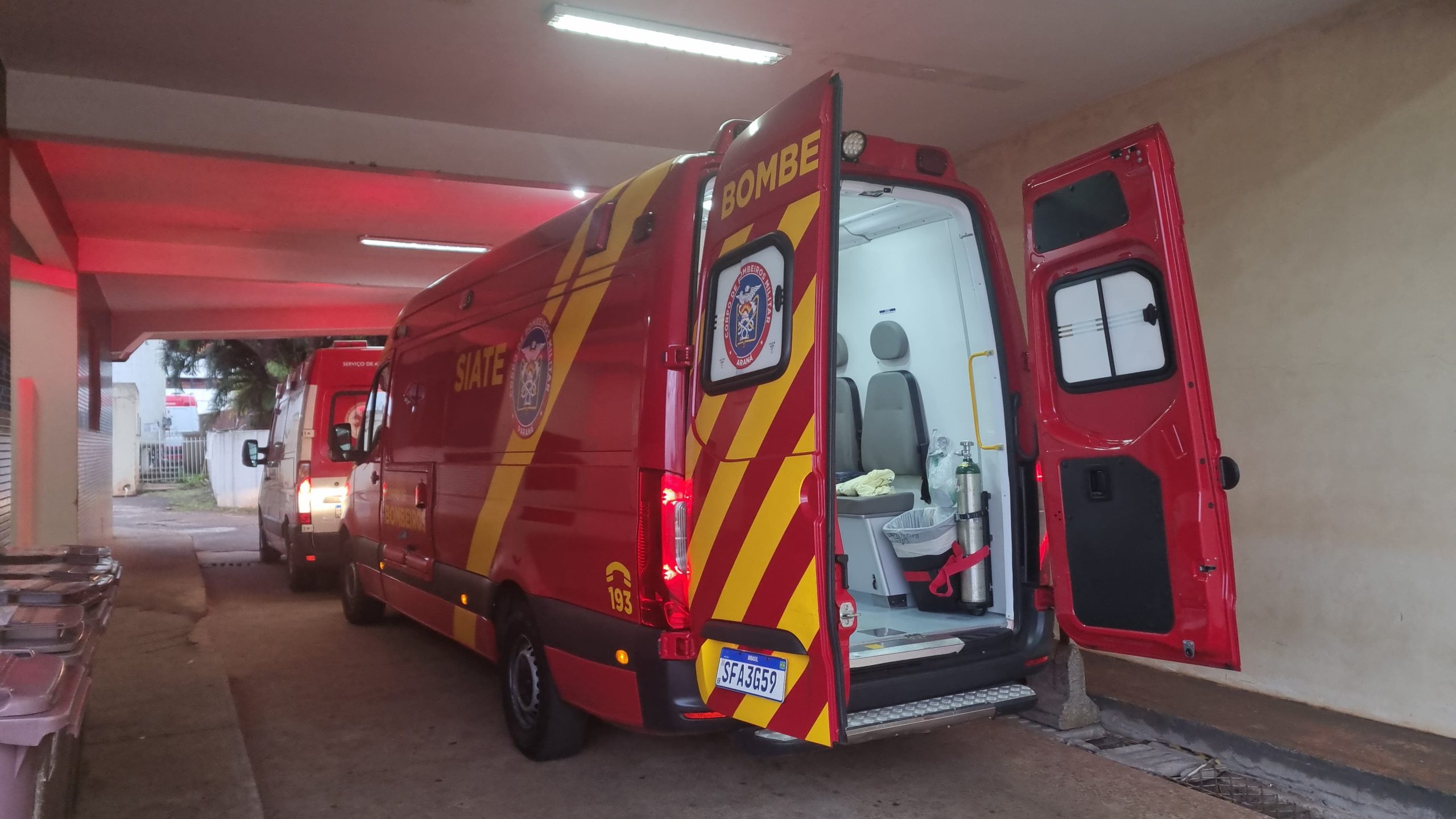 Mulher cai de moto na Rua General Osório e é levada pelo Siate à UPA Tancredo Neves