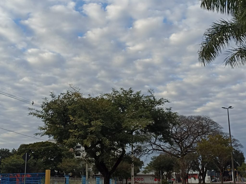 Vai chover? Céu entre nuvens e máxima de 22 ºC em Cascavel neste domingo