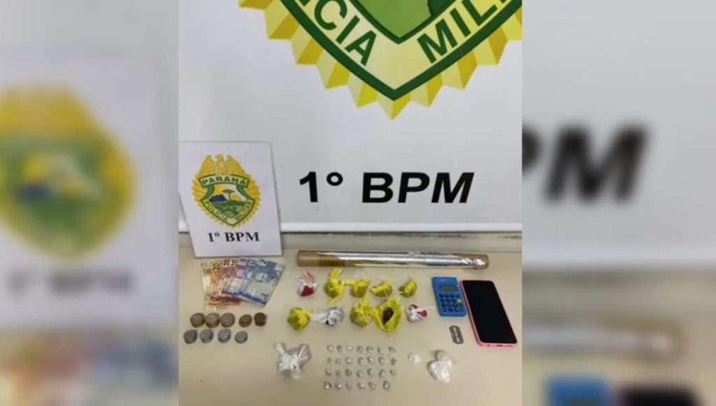 Polícia Militar desmantela ponto de tráfico de drogas e detém dupla