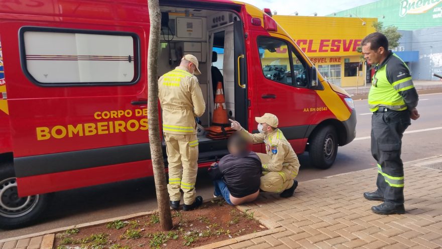 Piloto sofre luxação no joelho após cair de moto na Avenida Carlos Gomes