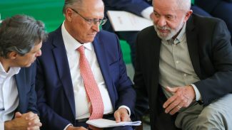 Governo vai trabalhar para reverter taxação dos EUA, diz Alckmin
