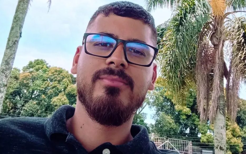 Motorista atingido por Camaro de piloto da Fórmula Truck morre no hospital