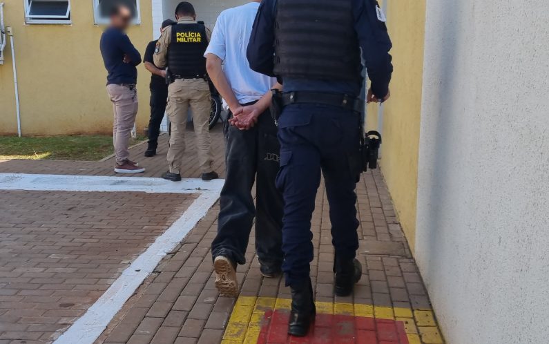 Jovem é flagrado empurrando moto furtada e acaba detido pela Guarda Municipal