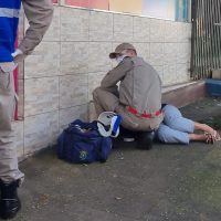 Imagem referente a Mulher ferida é encontrada caída na calçada de estabelecimento no Jardim Nova Cidade