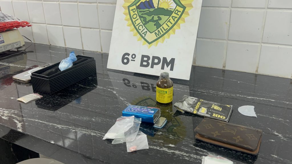 Operação policial prende quatro pessoas e apreende drogas sintéticas em Cascavel