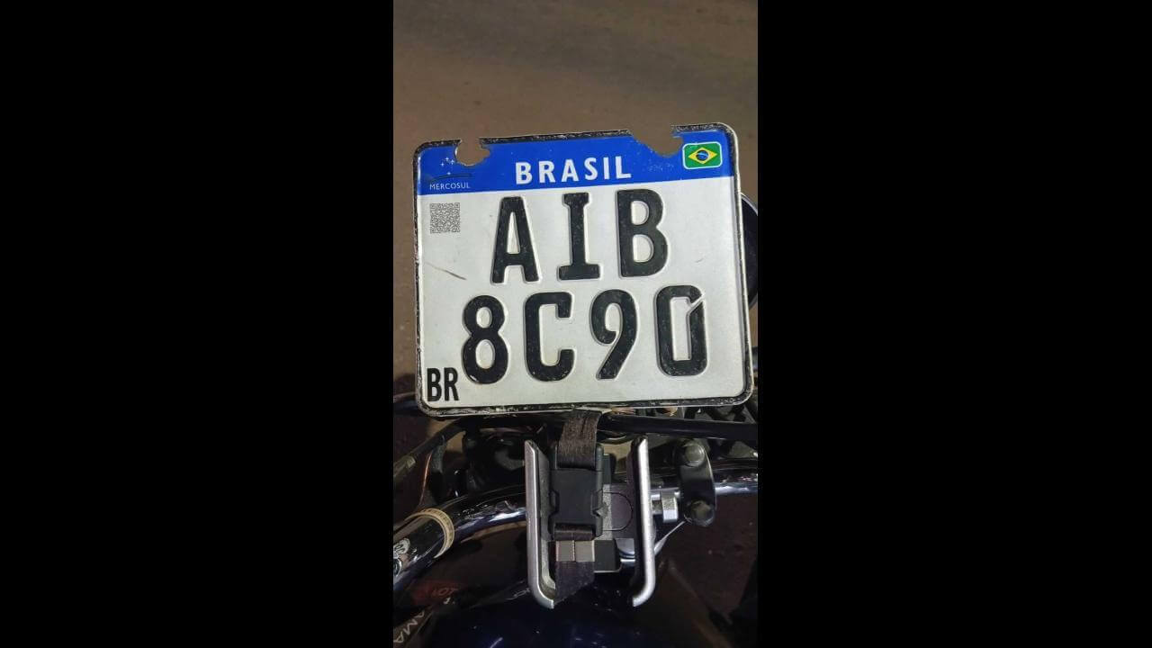 Foi encontrada uma placa no bairro Brasmadeira