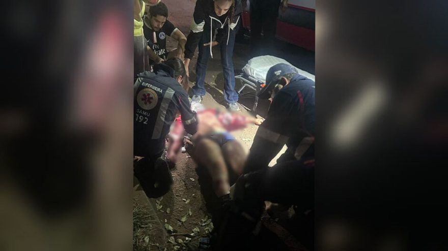 Noite de horror: entregador atacado por cães ferozes perde orelha e quase o braço