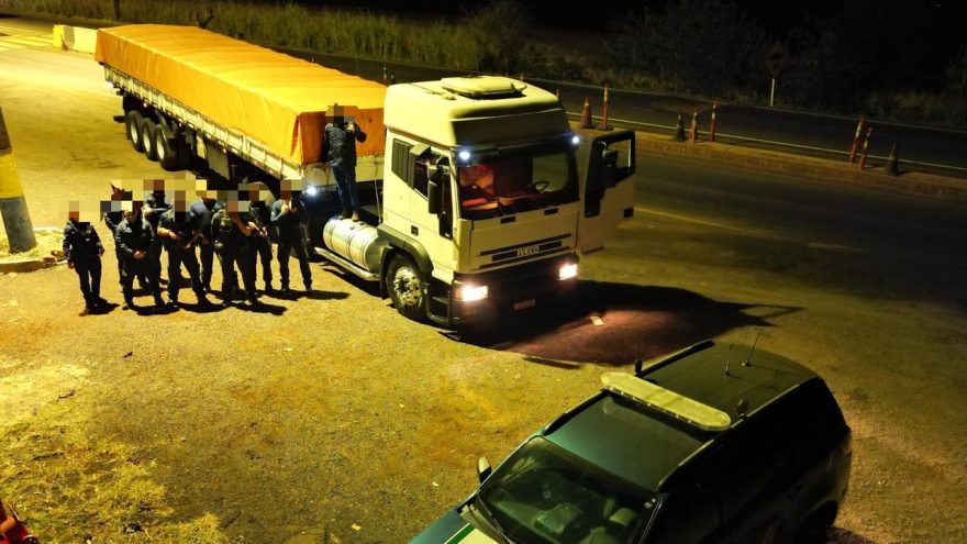 Motorista de carreta é preso duas vezes, em menos de 72 horas, com carga de smartphones