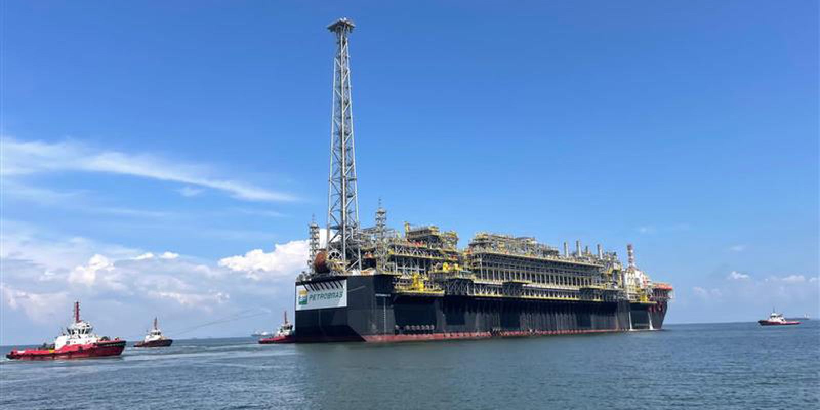 Imagem referente a Plataforma da Petrobras que reforçará o pré-sal deixa Singapura