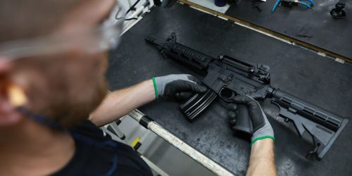 PM do Rio apreende fuzis e granadas em ação contra o crime organizado Imagem referente a PM do Rio apreende fuzis e granadas em ação contra o crime organizado