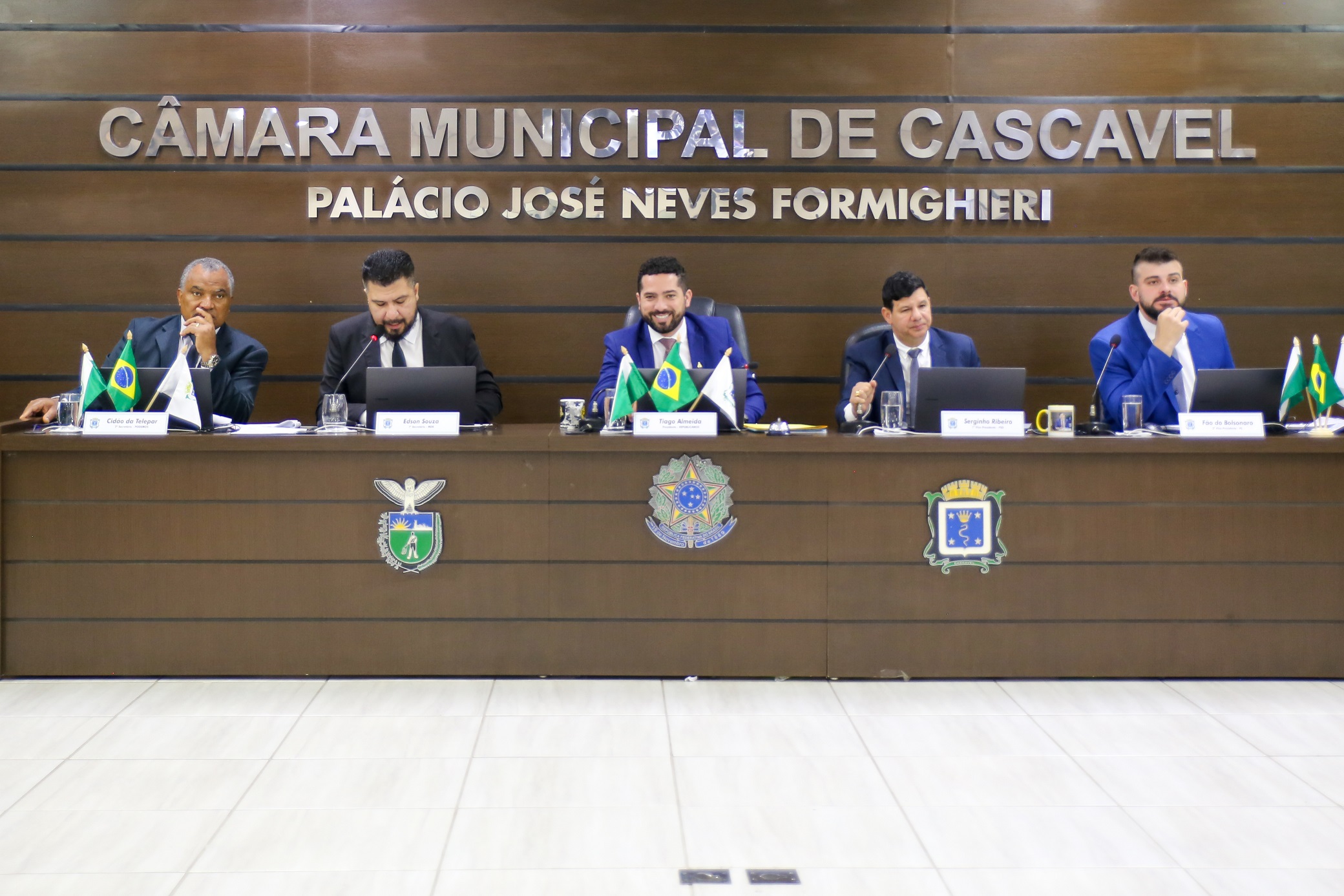 Câmara aprova criação de canal direto para participação popular e apoia políticas para superdotados