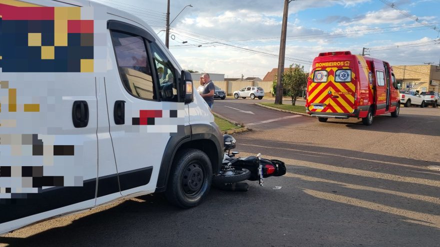 Pai e filha ficam feridos em acidente na Rua Santa Helena