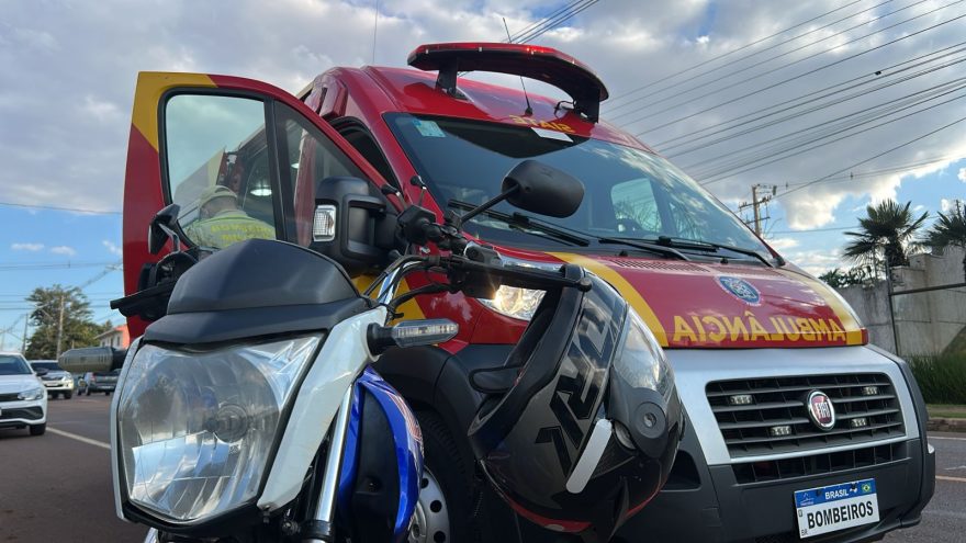 Jovem sofre fratura no pé após acidente de moto Rua Jorge Lacerda
