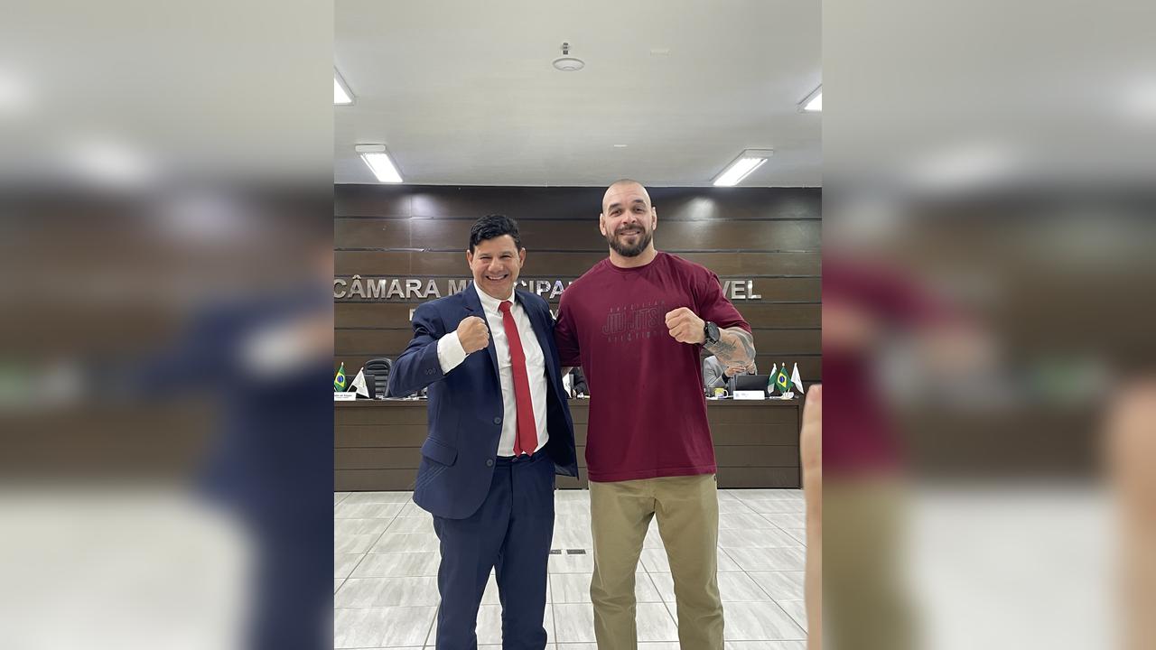 Campeão cascavelense recebe honraria por quase 20 anos de conquistas no Jiu-Jitsu