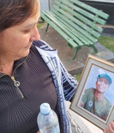 Imagem referente a Sem velório, corpo de Alison Padilha é sepultado em Cascavel