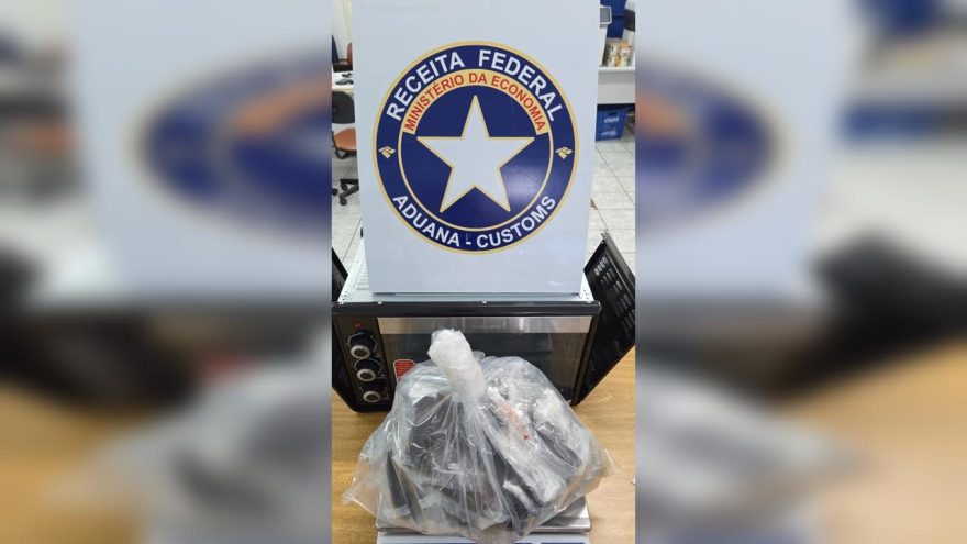 Receita flagra 4,5 kg de droga escondida em forno elétrico em Cascavel
