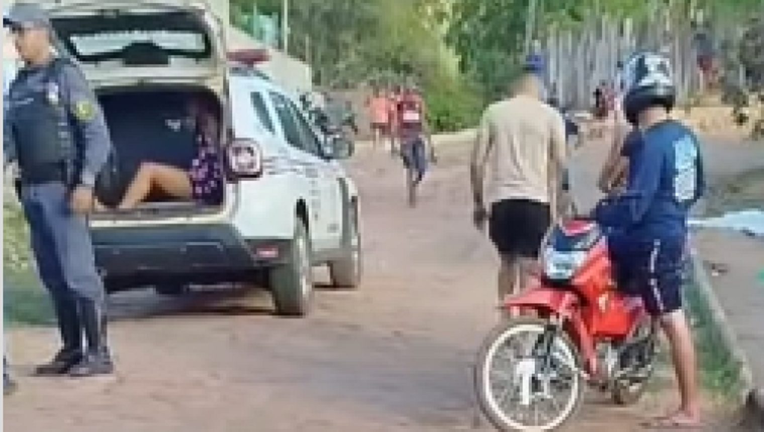 Em briga por som alto, mulher mata vizinha com 17 facadas