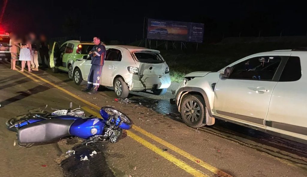 Engavetamento com quatro veículos deixa um ferido na BR-369
