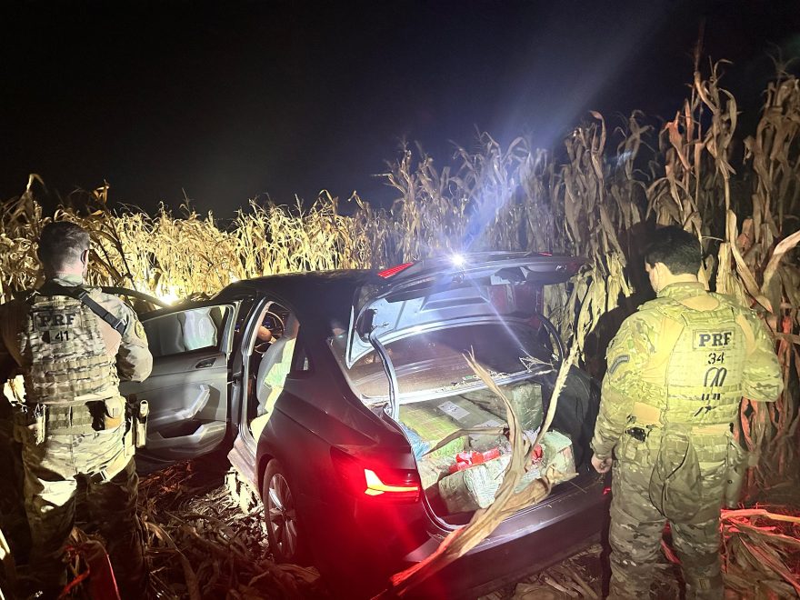 PRF apreende 403 kg de maconha após tentativa de fuga em Cascavel
