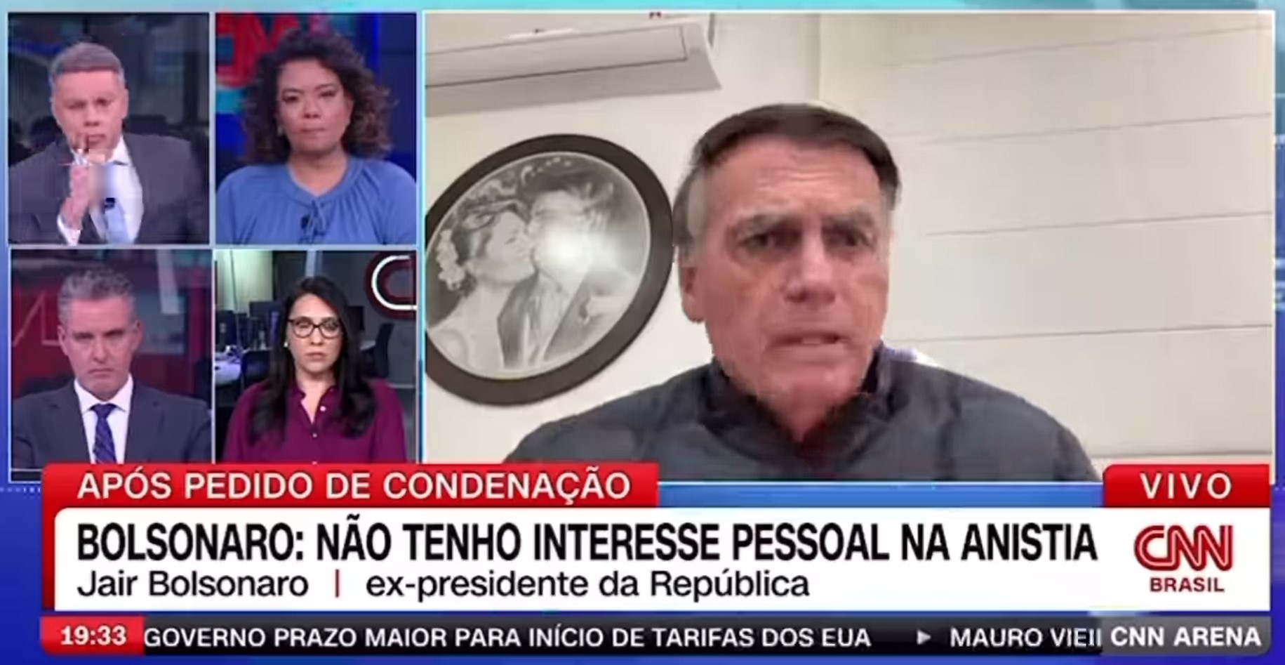 Bolsonaro se revolta na TV: 'Querem prender meu filho no aeroporto!