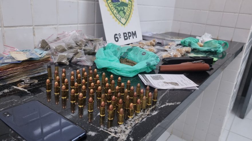 PM encaminha à Delegacia casal que foi detido com drogas no Conjunto Abelha
