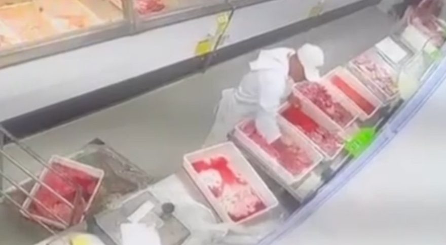 Tiroteio no açougue: homem tenta matar colega, mas revólver falha duas vezes; veja vídeo